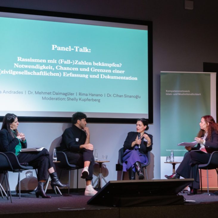 Bericht zur Fachtagung des Kompetenznetzwerks zur Prävention von Islam- und Muslim­feind­lichkeit
